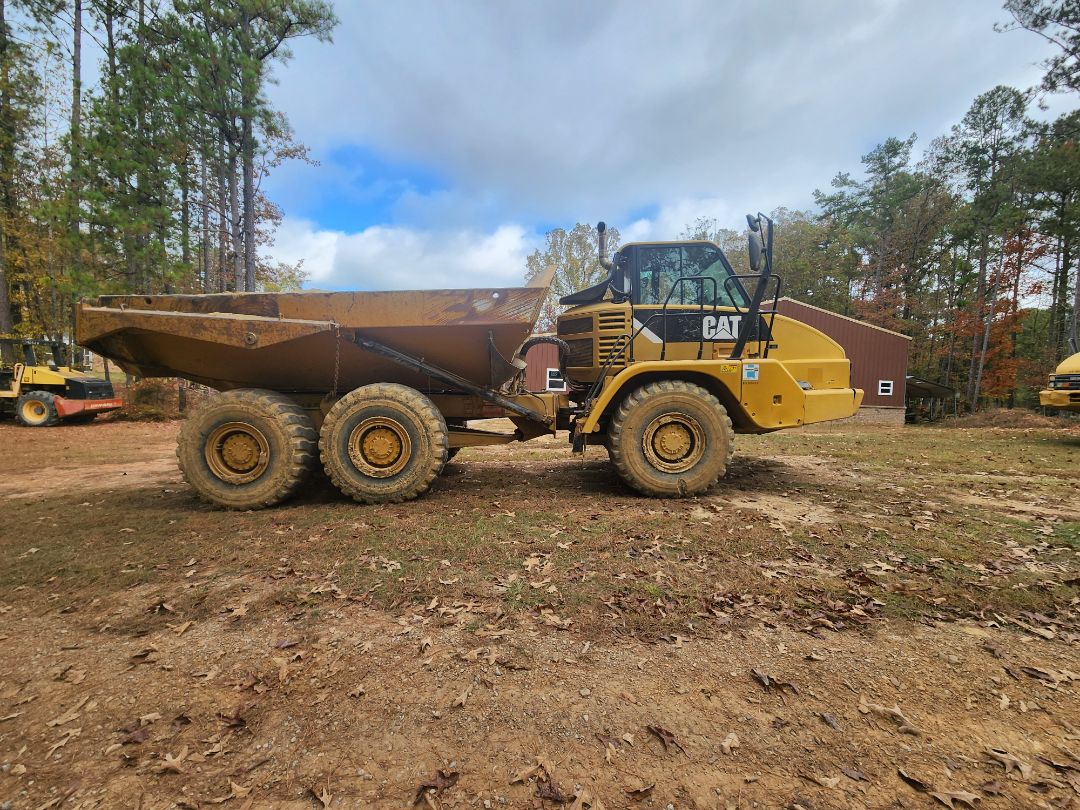 2012 CATERPILLAR 725 - Image 2